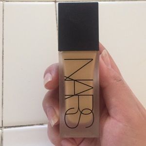 NARS all day luminous weightless foundation